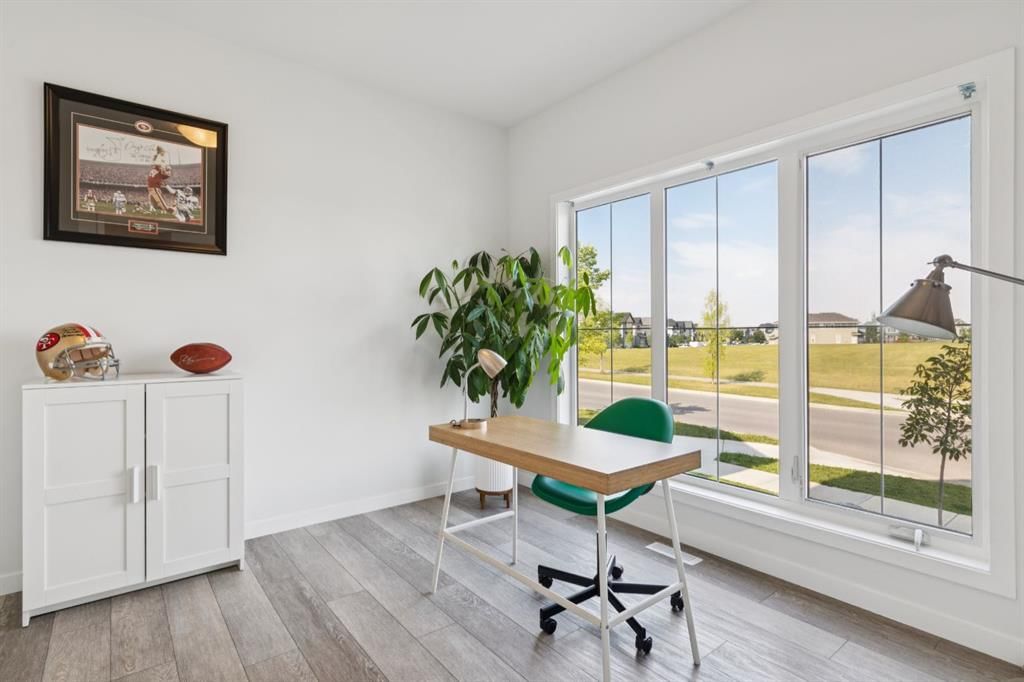 79 Masters Road SE, Calgary — photo 5 of 50