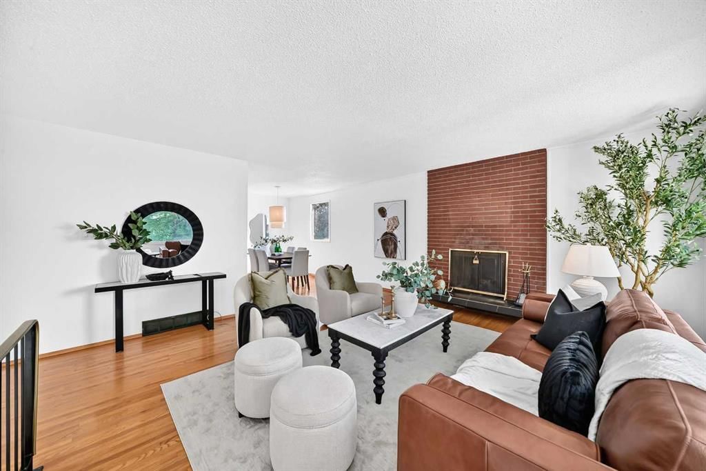 4408 Dalhart Road NW, Calgary — photo 5 of 42