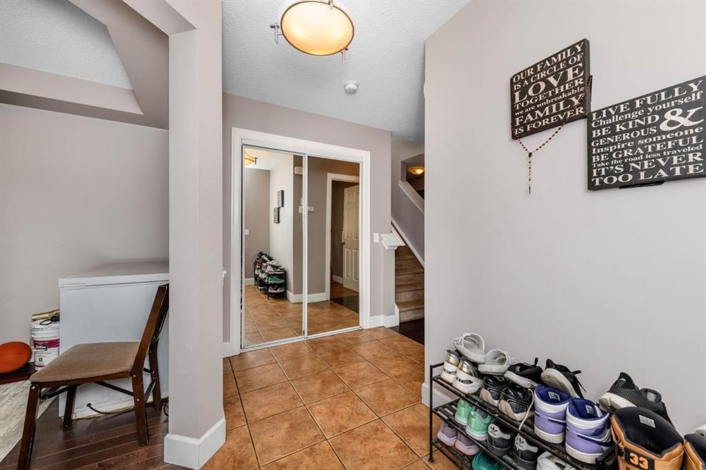 935 Windhaven Close SW, Airdrie — photo 4 of 43