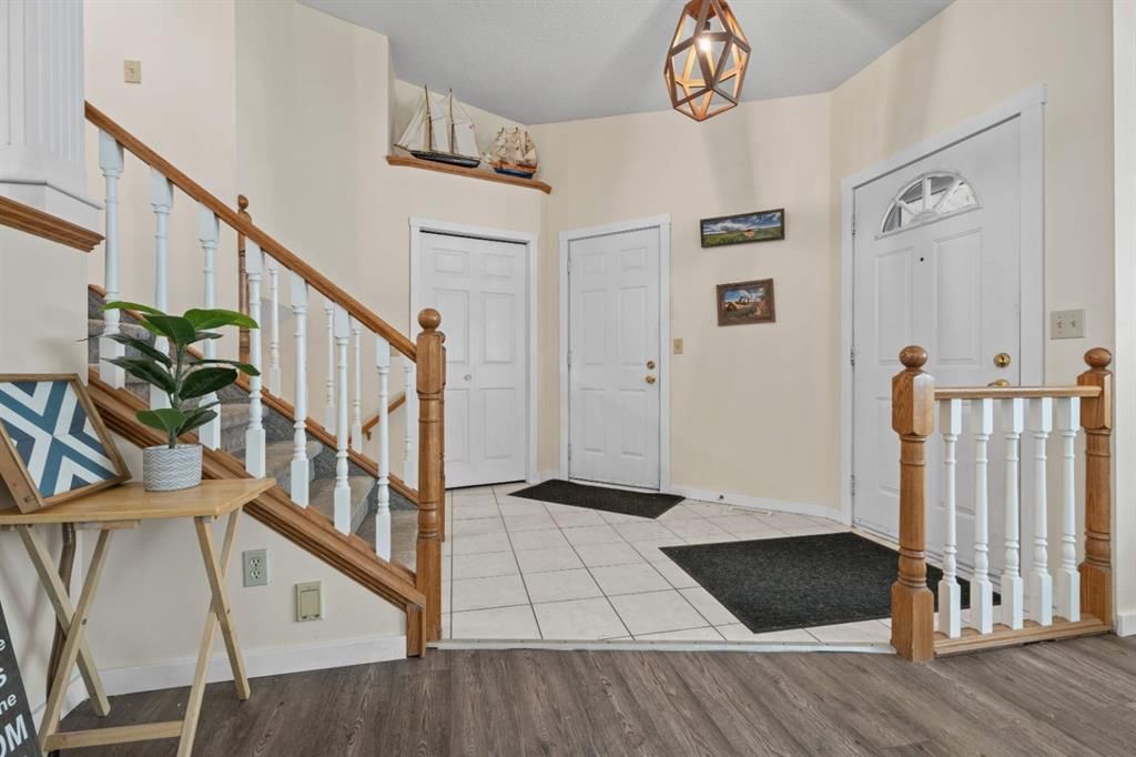 906 7 Street SE, High River — photo 4 of 50