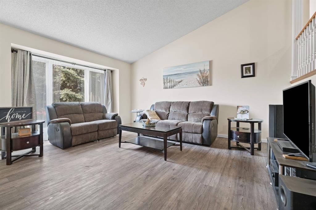 906 7 Street SE, High River — photo 5 of 50