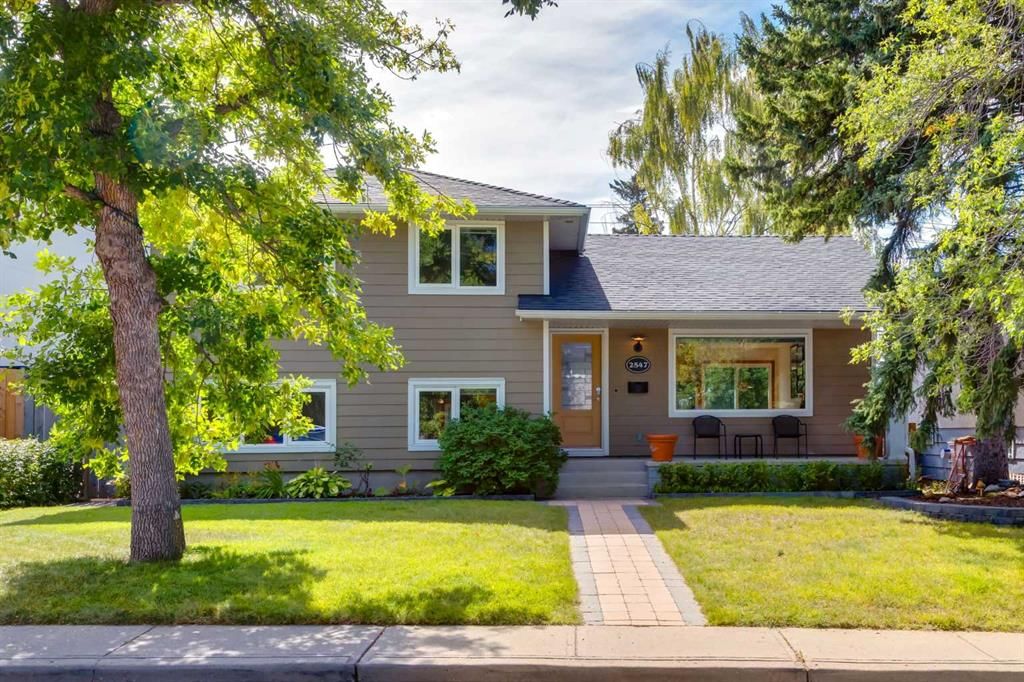 2547 Chicoutimi Drive NW, Calgary — main listing photo