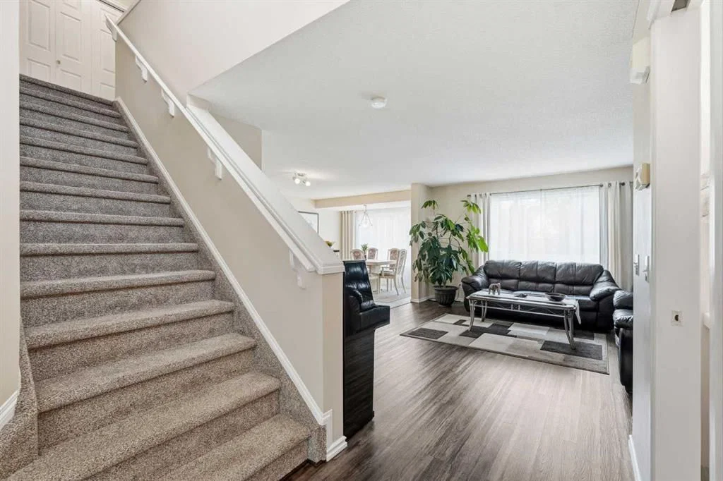 54 Cougar Ridge Bay SW, Calgary — photo 3 of 41