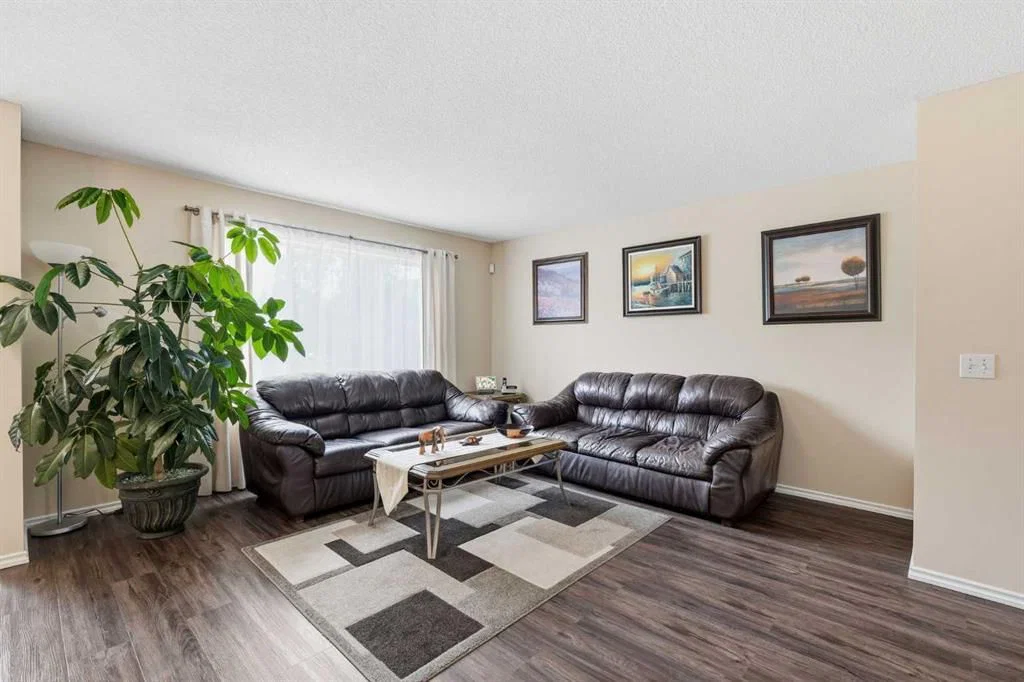 54 Cougar Ridge Bay SW, Calgary — photo 4 of 41