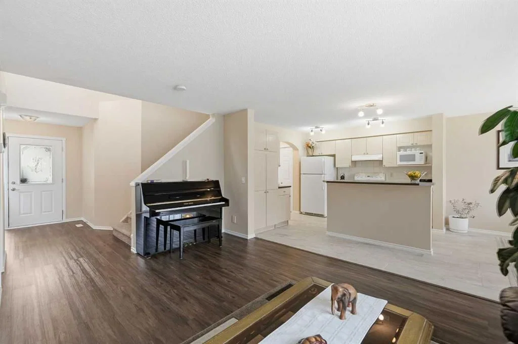 54 Cougar Ridge Bay SW, Calgary — photo 5 of 41