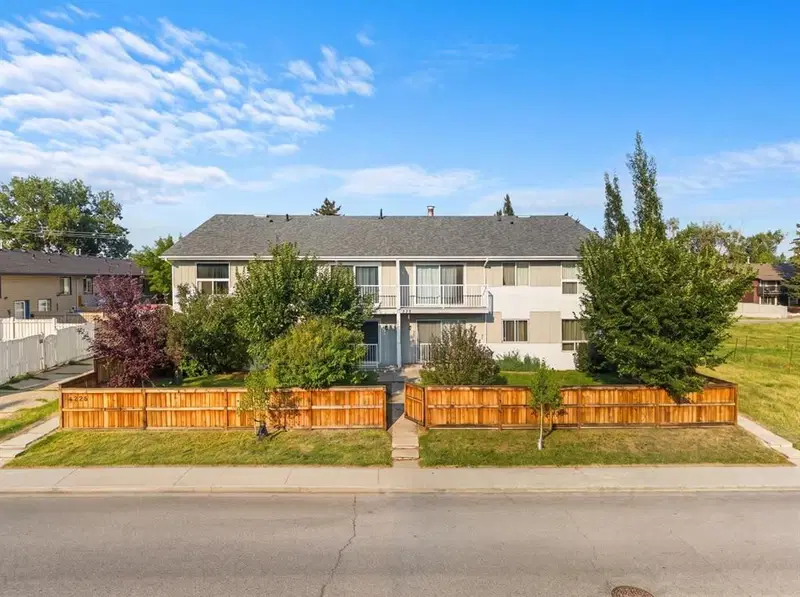5, 4328 75 Street NW, Calgary — main listing photo