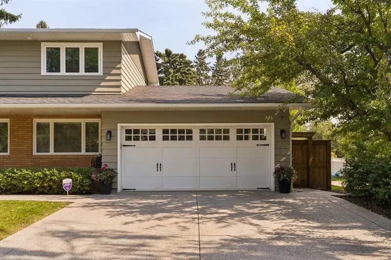 8 Maryland Place SW, Calgary — photo 3 of 36