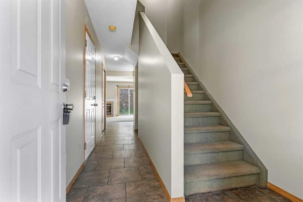 51 Eversyde Court SW, Calgary — photo 2 of 28