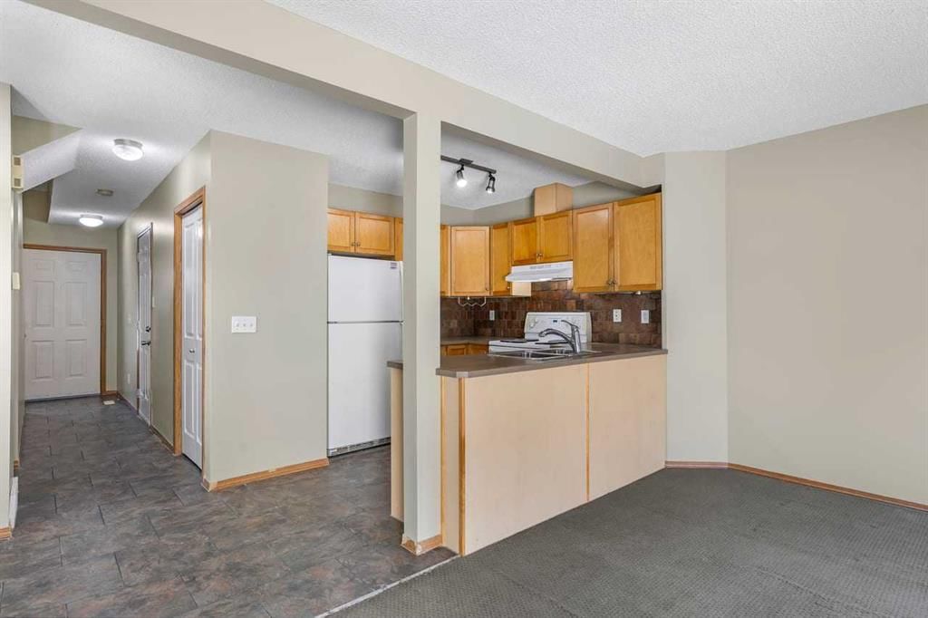 51 Eversyde Court SW, Calgary — photo 4 of 28