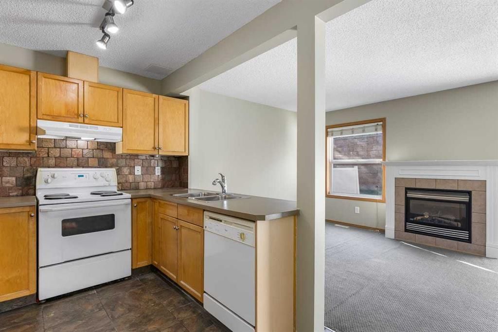 51 Eversyde Court SW, Calgary — photo 5 of 28