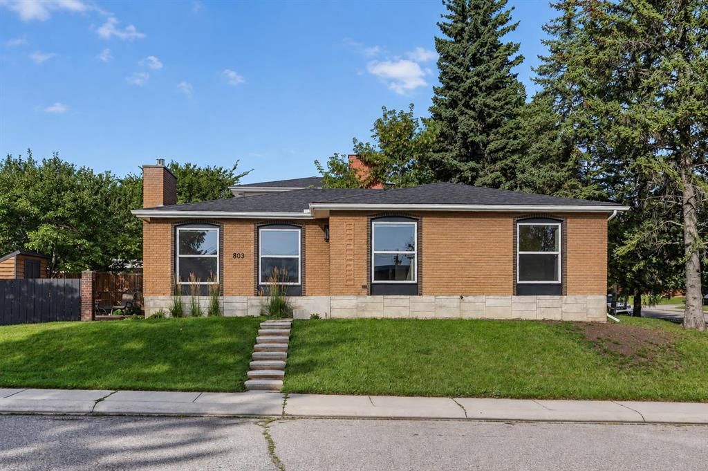 803 Canford Crescent SW, Calgary — main listing photo