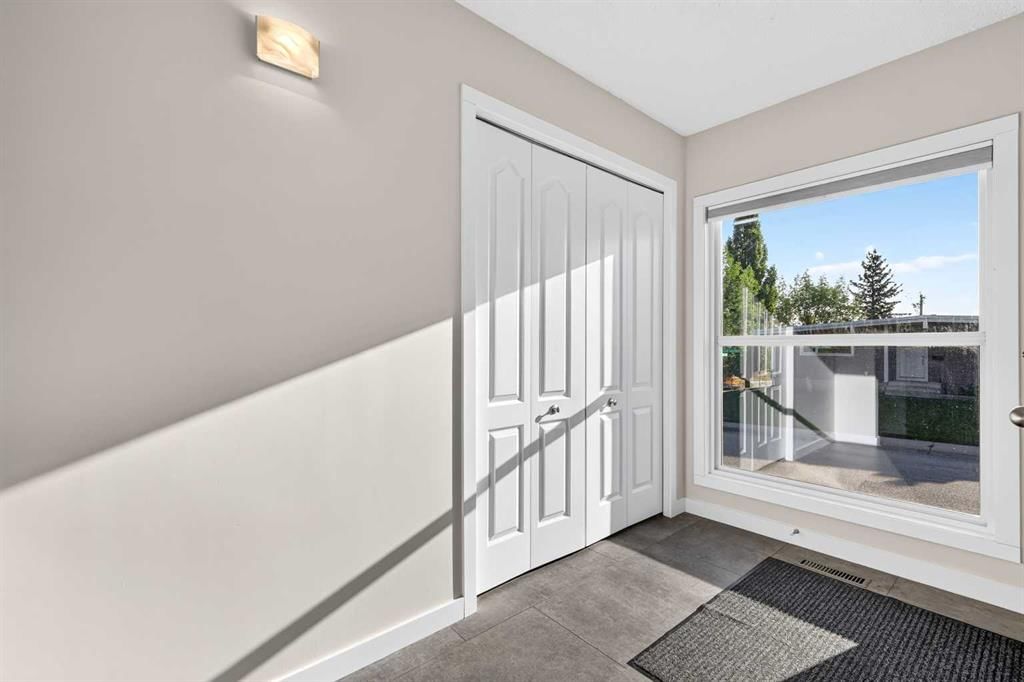 803 Canford Crescent SW, Calgary — photo 2 of 44