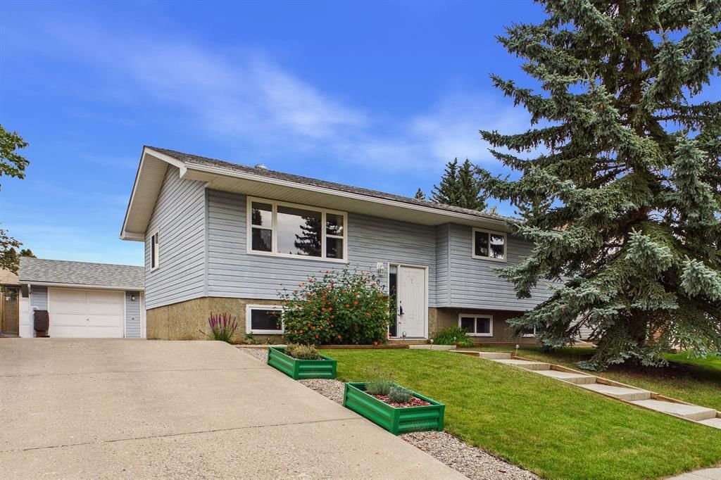 607 Cedarille Way SW, Calgary — main listing photo