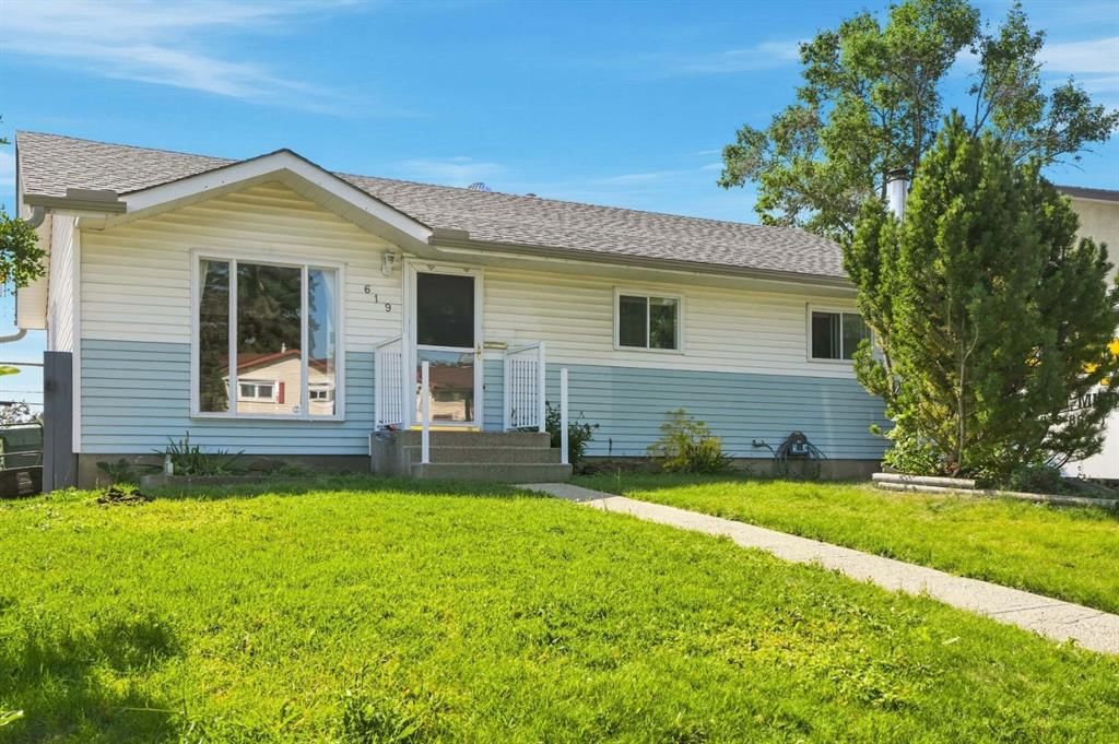 619 101 Avenue SW, Calgary — main listing photo