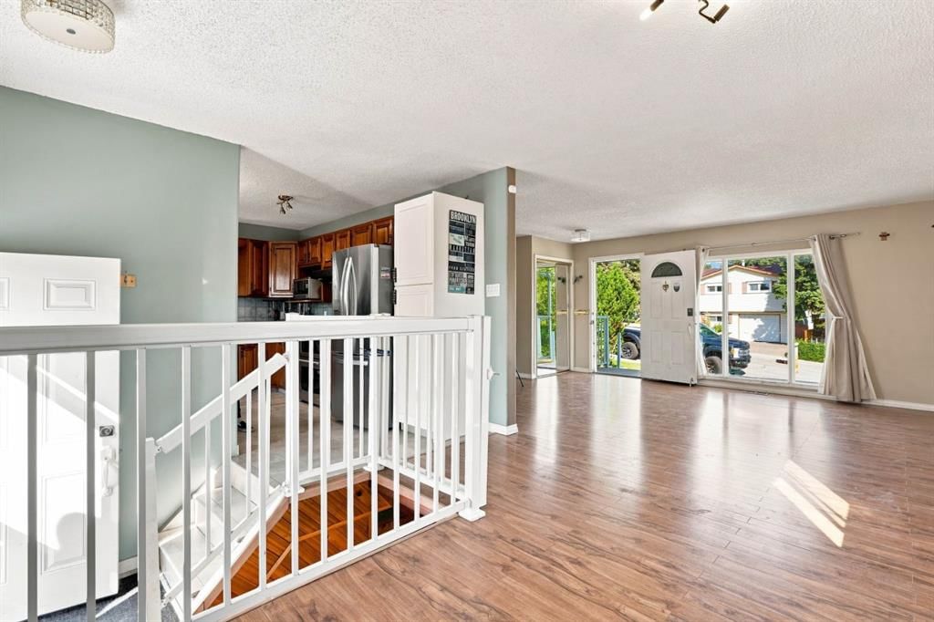 619 101 Avenue SW, Calgary — photo 4 of 29