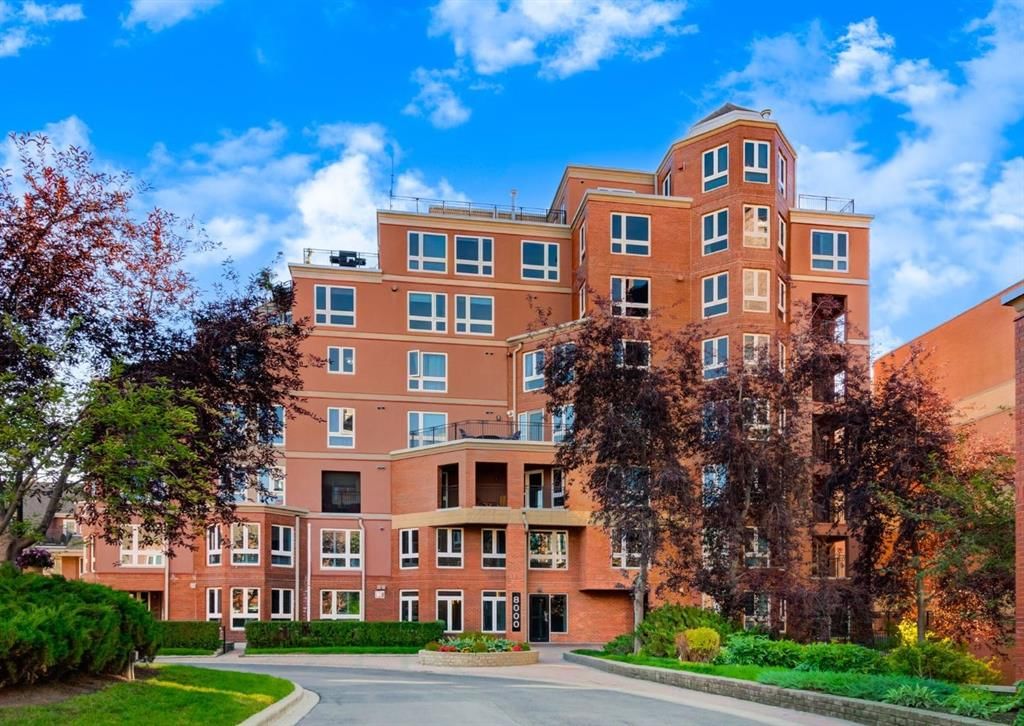 8402, 400 Eau Claire Avenue SW, Calgary — main listing photo