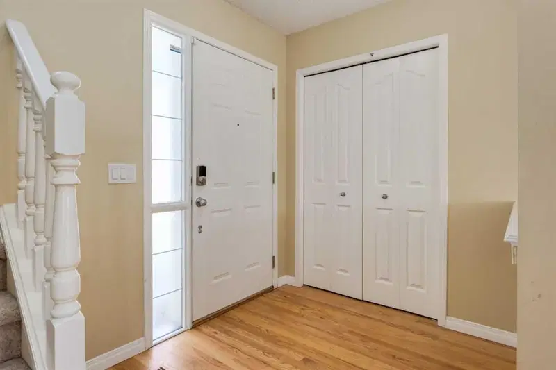 38 Spring Crescent SW, Calgary — photo 2 of 50