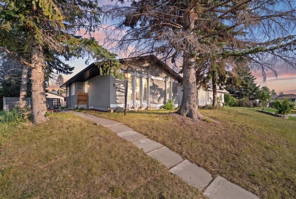 259 Manora Crescent NE, Calgary — photo 2 of 42