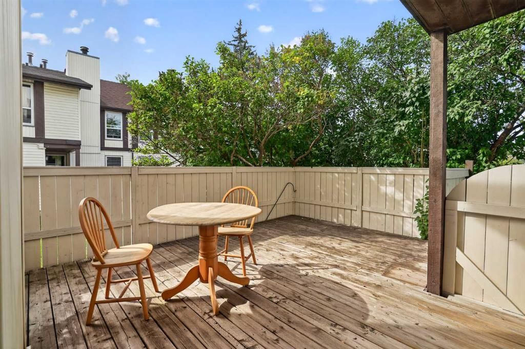 33, 3200 60 Street NE, Calgary — photo 4 of 44