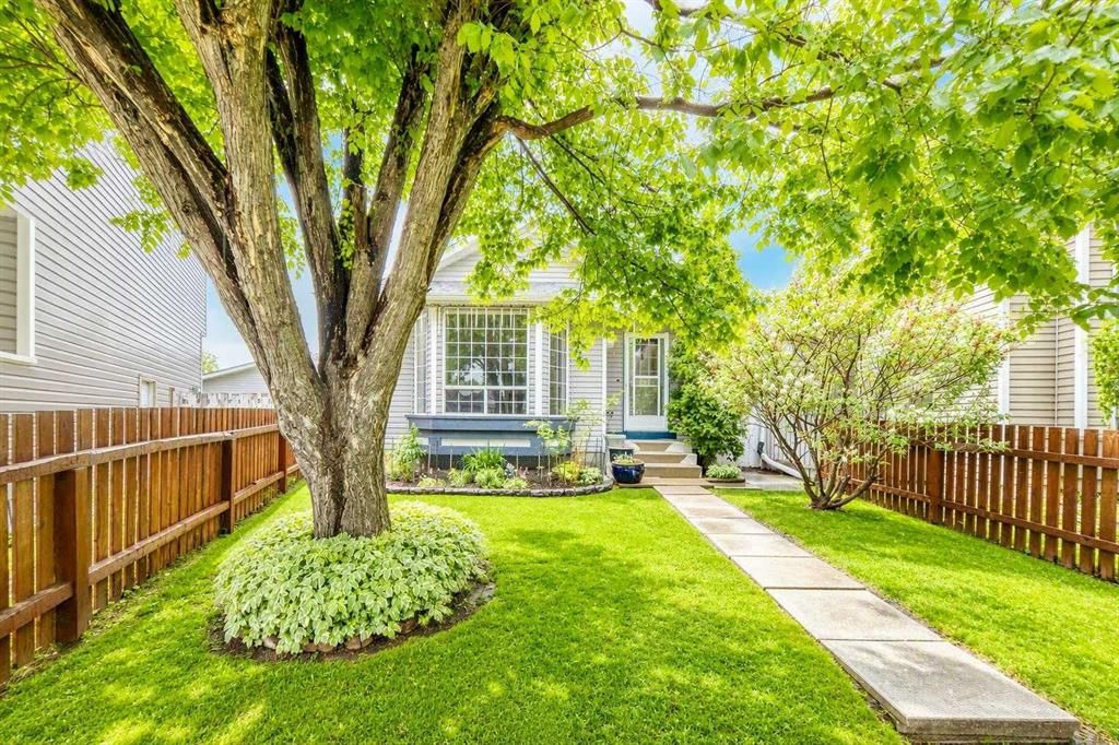 16 Martinridge Way NE, Calgary — main listing photo
