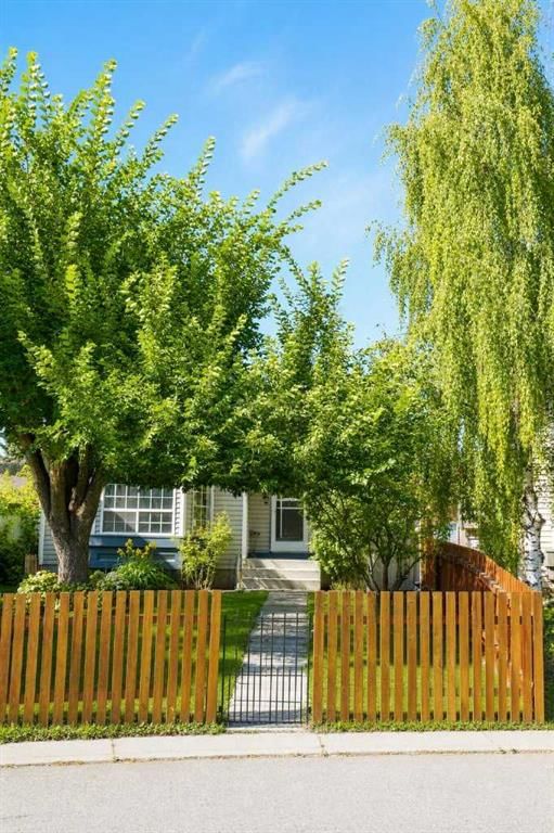 16 Martinridge Way NE, Calgary — photo 3 of 35