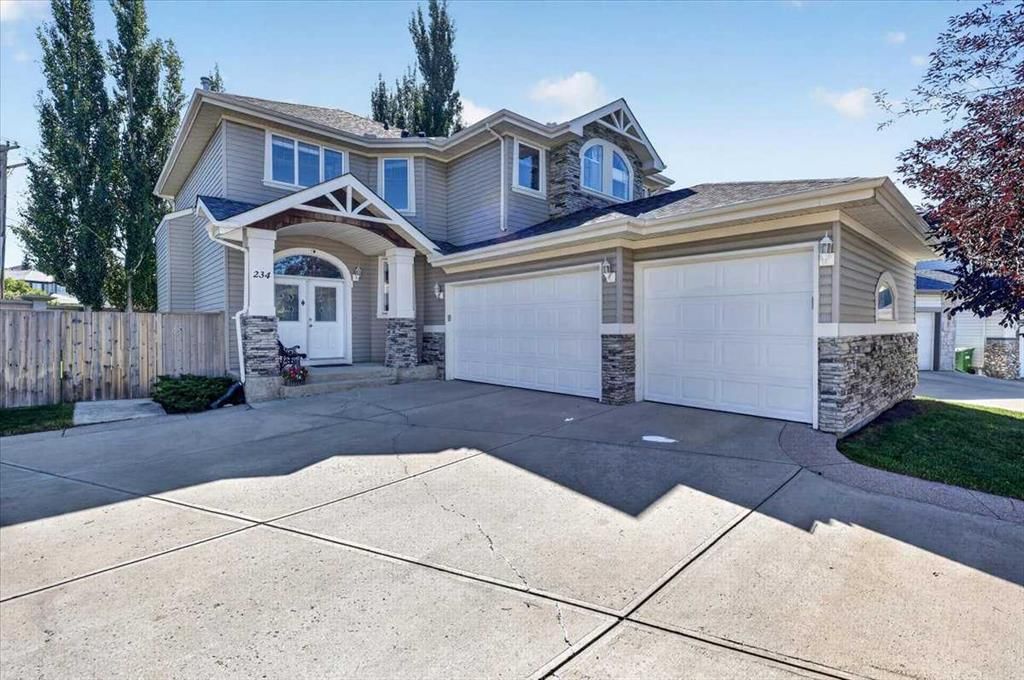 234 Elmont Bay SW, Calgary — main listing photo
