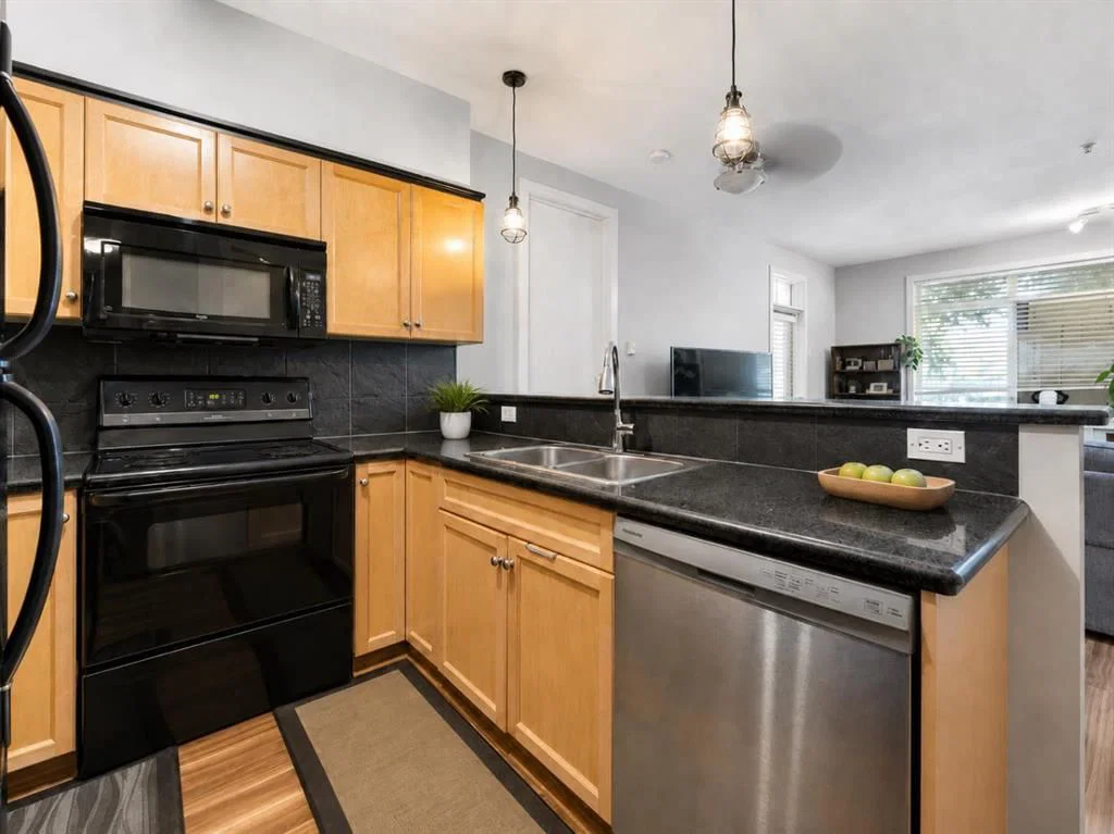 104, 303 19 Avenue SW, Calgary — photo 4 of 19