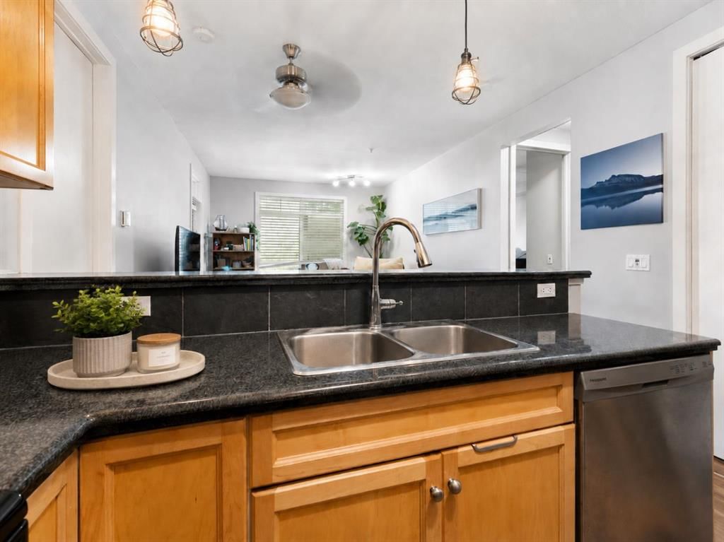 104, 303 19 Avenue SW, Calgary — photo 5 of 19