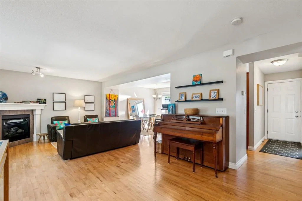 159 Somme Manor SW, Calgary — photo 3 of 36