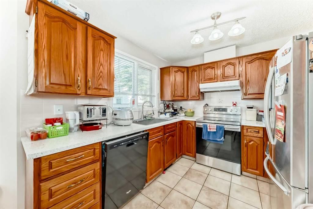 77 Eldorado Close NE, Calgary — photo 4 of 32