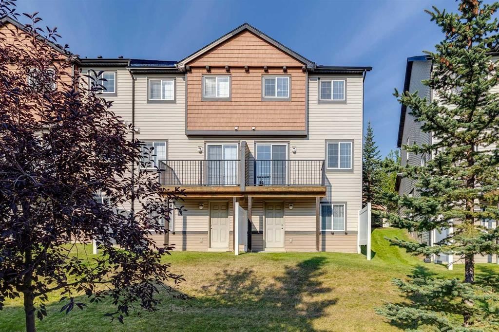 123 Pantego Lane NW, Calgary — photo 2 of 38