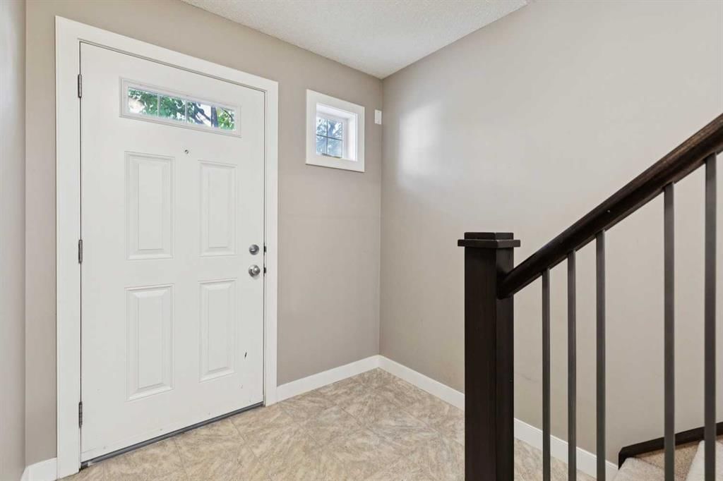 123 Pantego Lane NW, Calgary — photo 4 of 38