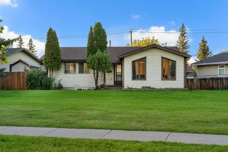 6036 Memorial Drive NE, Calgary — photo 2 of 45