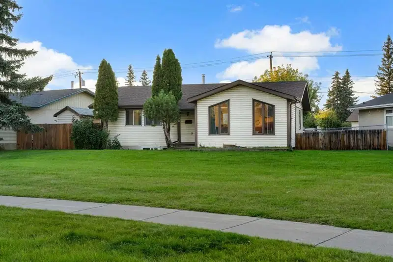 6036 Memorial Drive NE, Calgary — photo 3 of 45