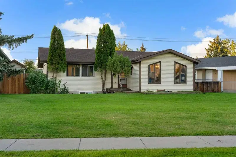 6036 Memorial Drive NE, Calgary — photo 4 of 45