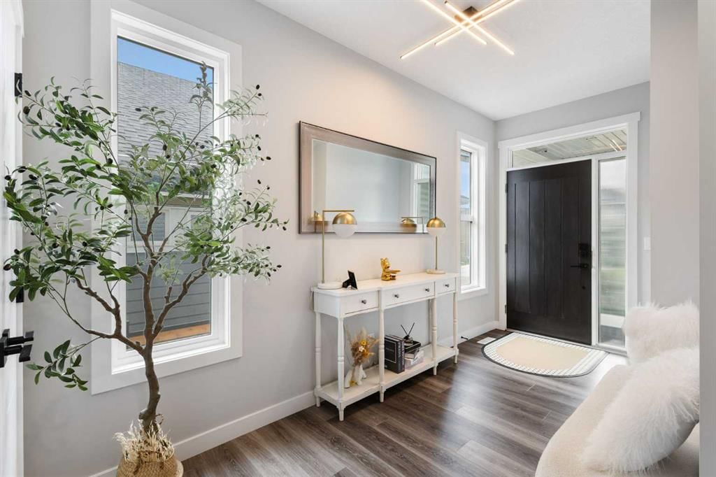 100 Crestbrook View SW, Calgary — photo 5 of 39