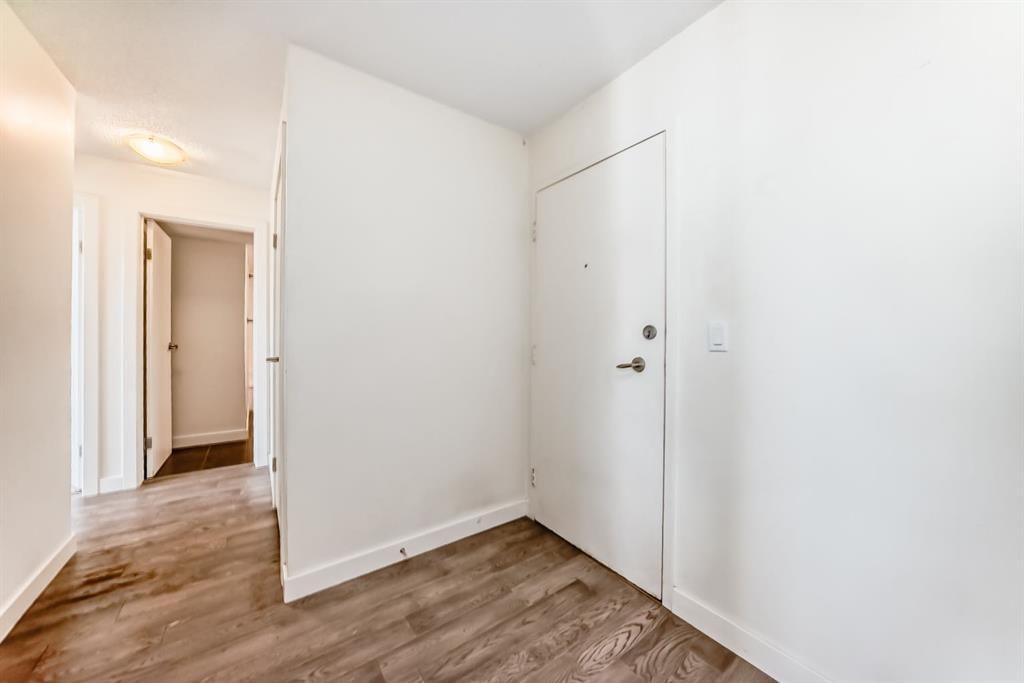 302, 4455A Greenview Drive NE, Calgary — photo 3 of 39
