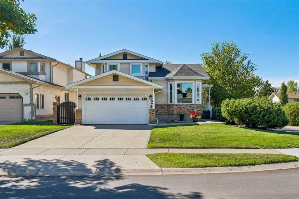24 Scenic Acres Drive NW, Calgary — main listing photo