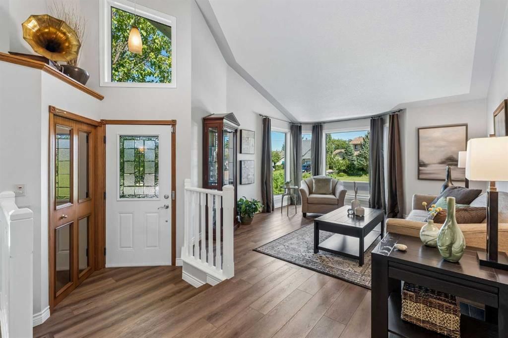 24 Scenic Acres Drive NW, Calgary — photo 3 of 35