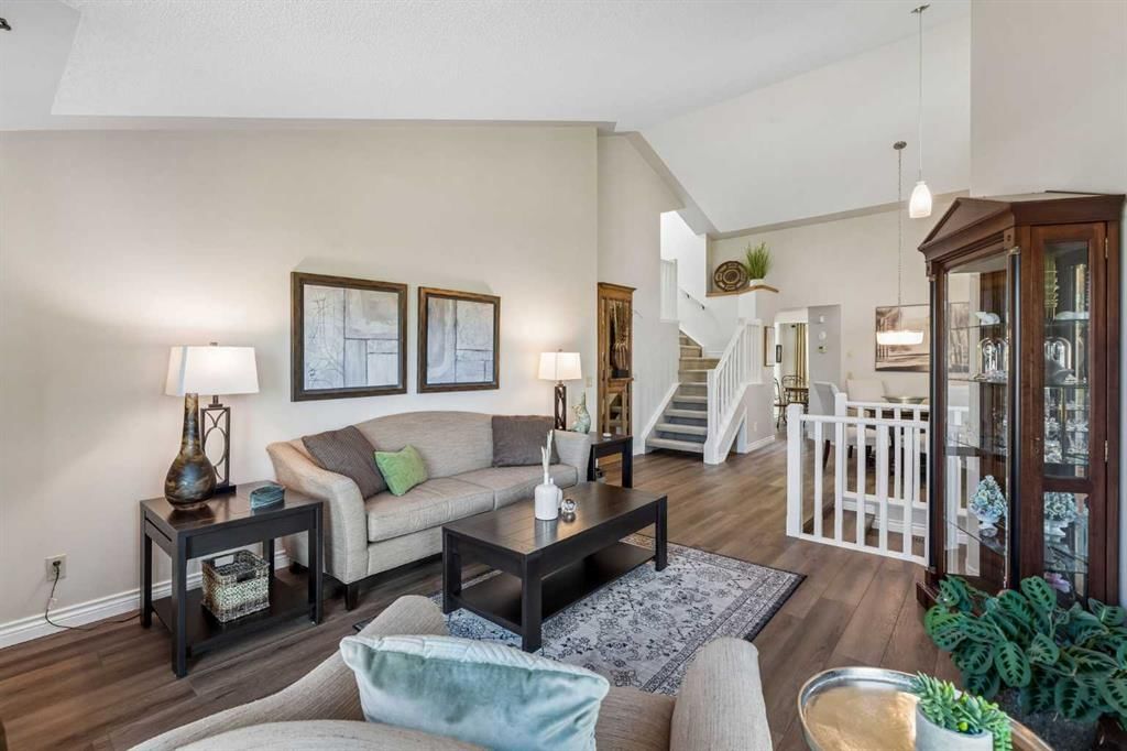 24 Scenic Acres Drive NW, Calgary — photo 5 of 35