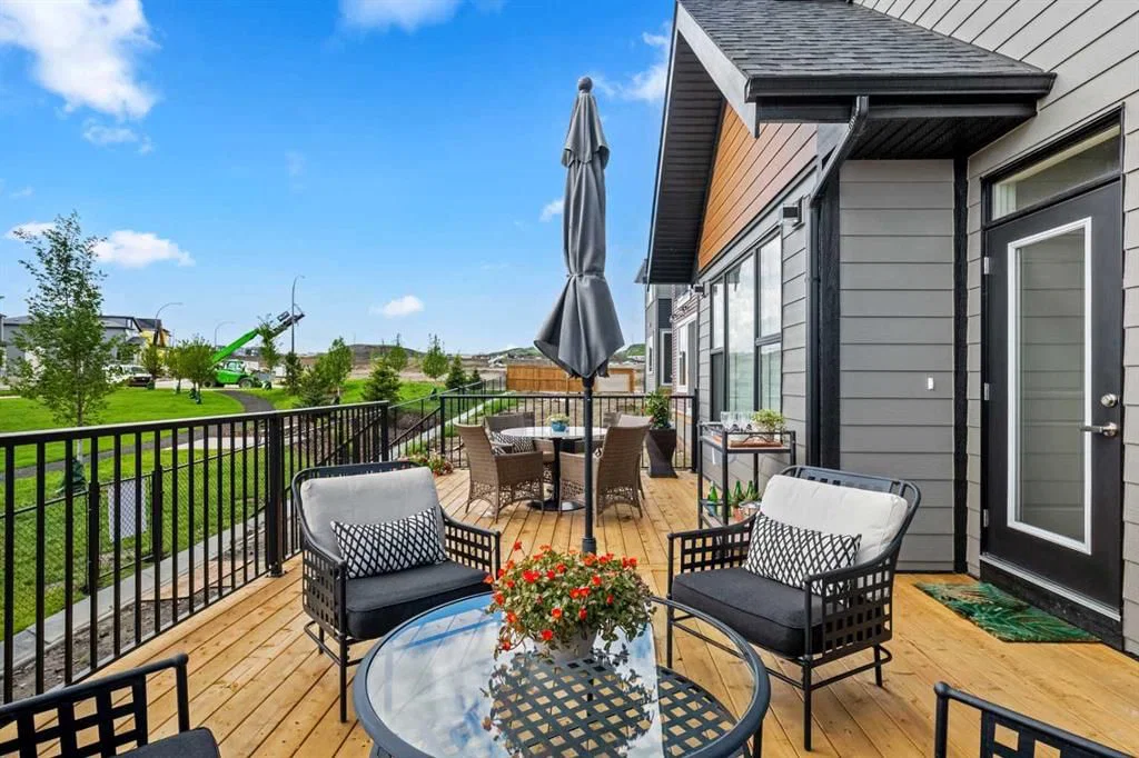 218 Mitchell Heath NW, Calgary — photo 2 of 50