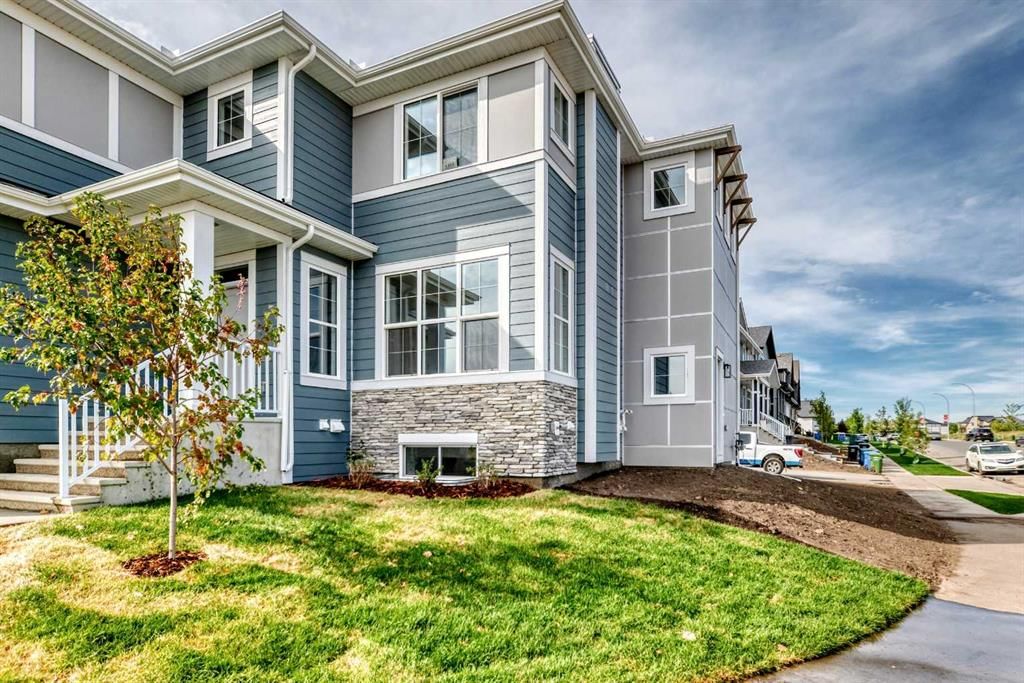 1302 Mahogany Boulevard SE, Calgary — main listing photo