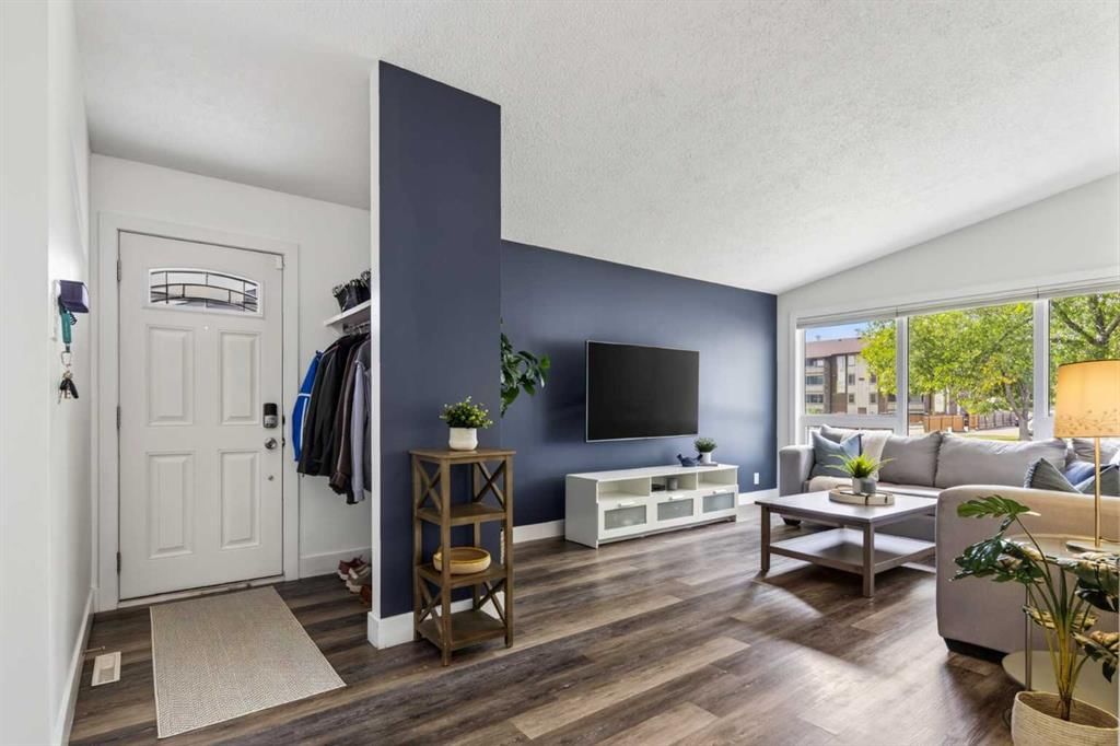 6516 Crowchild Trail SW, Calgary — photo 5 of 39
