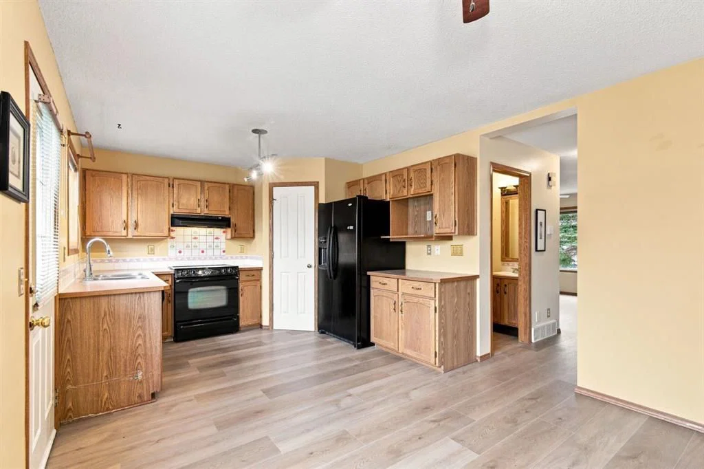 219 Coral Springs Circle NE, Calgary — main listing photo