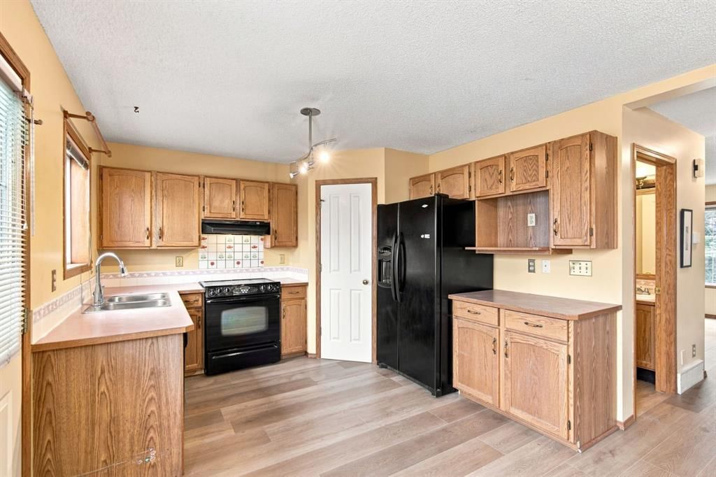 219 Coral Springs Circle NE, Calgary — photo 4 of 43