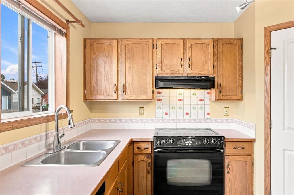 219 Coral Springs Circle NE, Calgary — photo 5 of 43