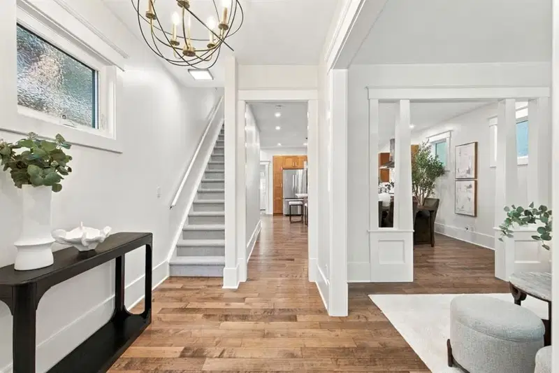 814 19 Avenue SW, Calgary — photo 3 of 50