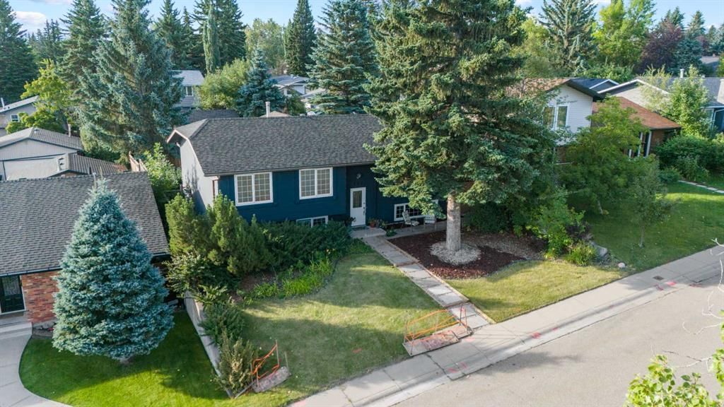 460 Parkridge Crescent SE, Calgary — photo 3 of 45