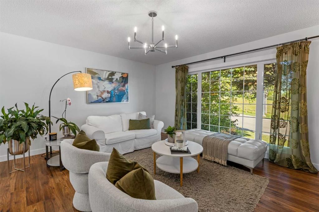 460 Parkridge Crescent SE, Calgary — photo 4 of 45