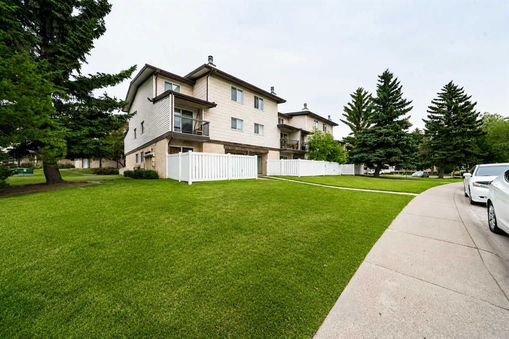 40, 3745 Fonda Way SE, Calgary — photo 2 of 22